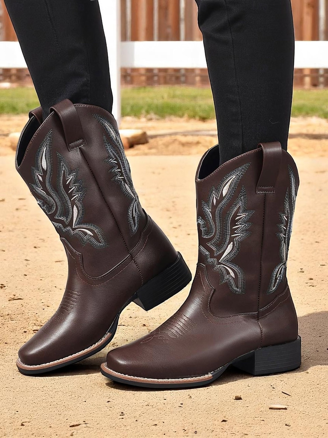 bottes de cowboy mi-mollet brodées pour femmes, bottes western en similicuir pour les travaux agricoles, les célébrations des récoltes et les événements rustiques en plein air de 2025 ? $42.99 –P6