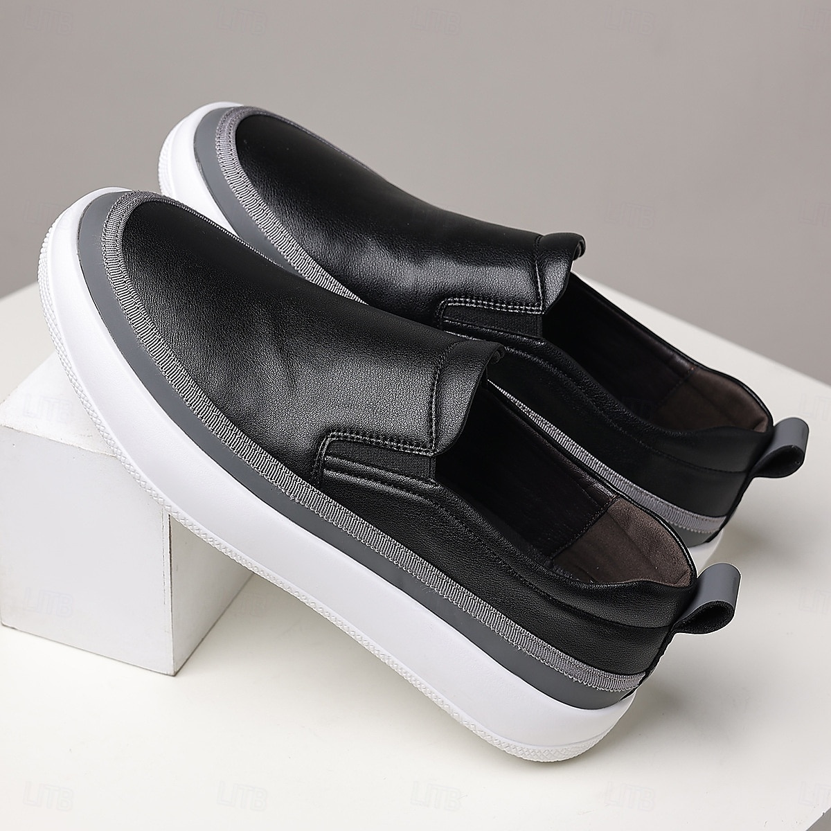 Miesten valkoiset keinonahkaiset slip-on-kengät ruskeilla reunuksilla – tyylikkäät ja mukavat rennot slip-on-kengät arkeen ja rentoon käyttöön 2025 - $34.99 –P4