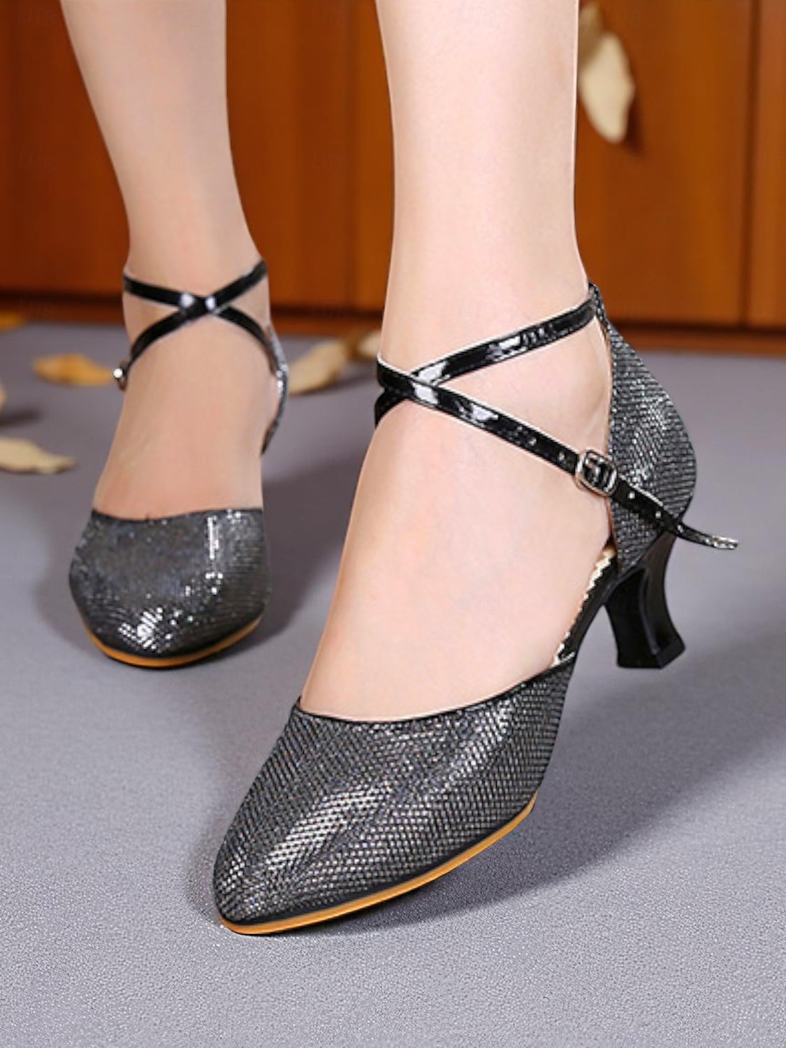 Profesjonelle damesko i glitternett med gullmetalliske detaljer og justerbar ankelstropp for ballroom- og latindans 2025 - $32.99 –P3