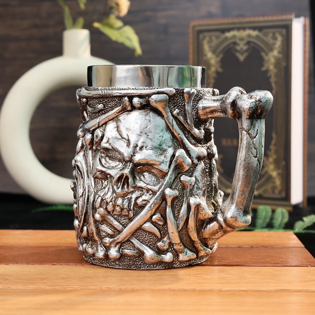 Tazza teschio di Halloween in resina 3D &Boccale da birra in acciaio inox a doppio strato, tazza da caffè a forma di teschio, bicchieri per feste di Halloween, regalo fantastico per gli amanti della del 2025 a $23.99 –P4