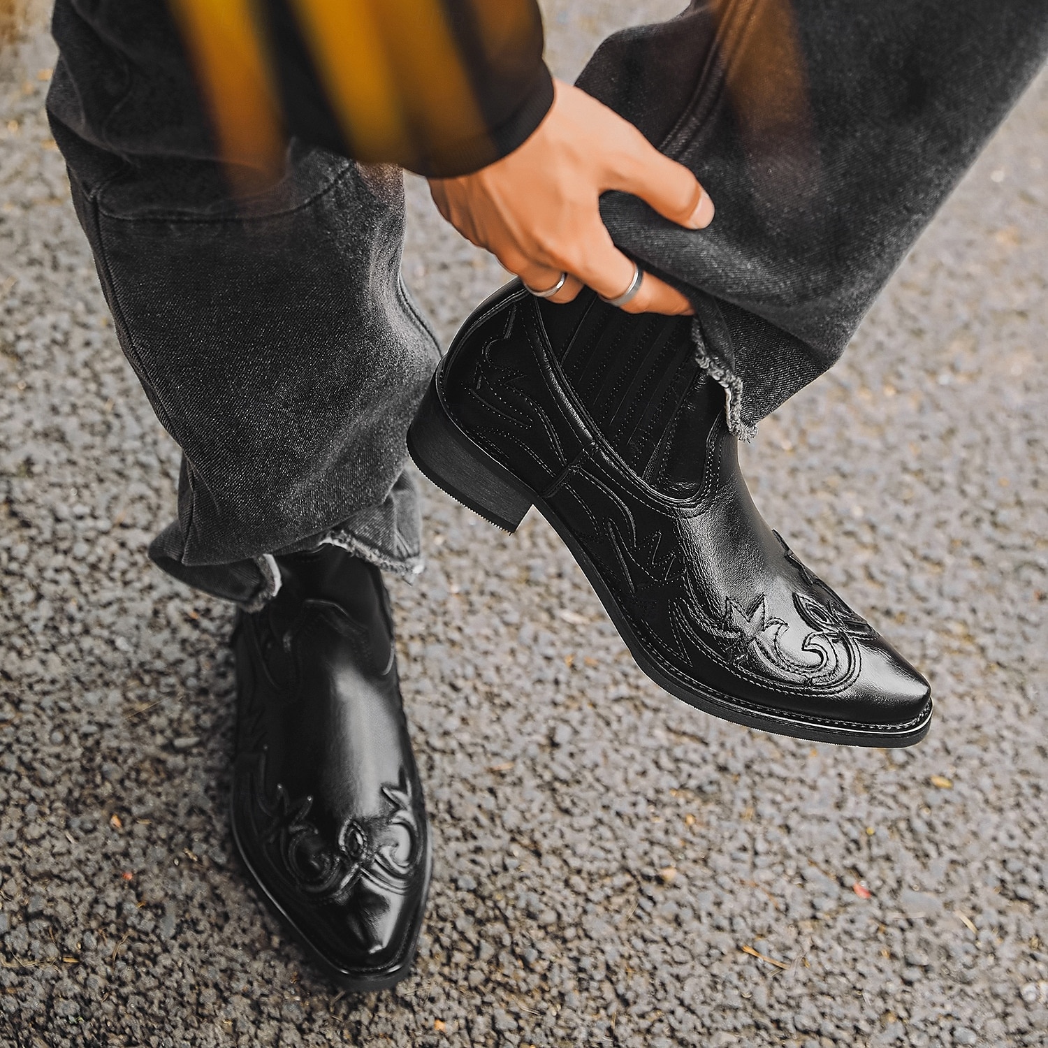 Bottines de cowboy en cuir marron style western pour homme avec motif flamme brodé – bottes tendance pour événements country, rodéos et tenues décontractées de 2025 ? $59.99 –P8