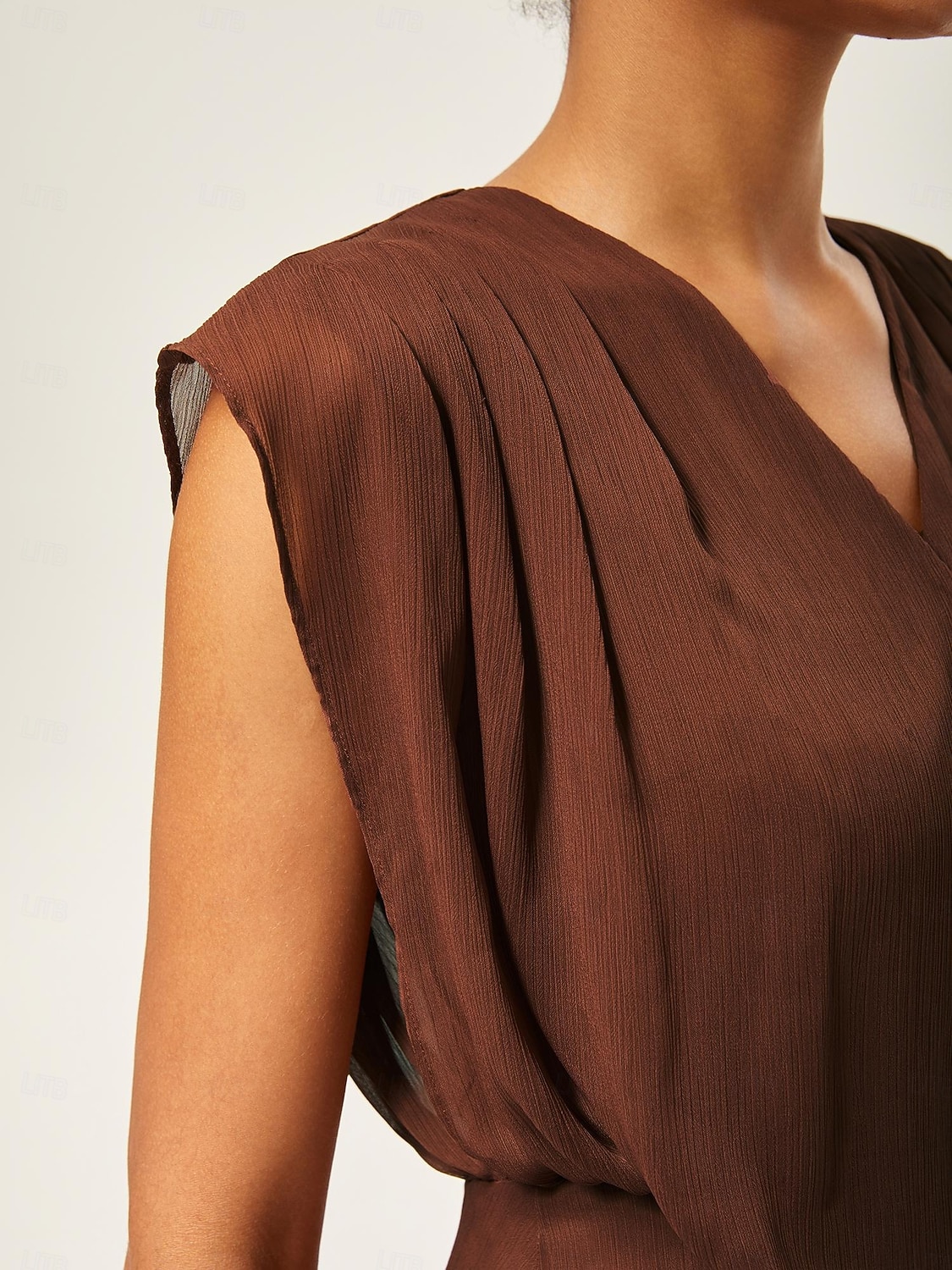 blusa assimétrica sem mangas com decote em V de 2025 por $56.99 –P6