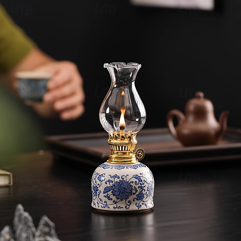 una lampada a combustibile da campeggio regolabile per esterni, una lampada a olio per uso domestico, una lampada a olio floreale in ceramica blu e bianca per interni, una lampada a cherosene con del 2025 a $68.99 –P3