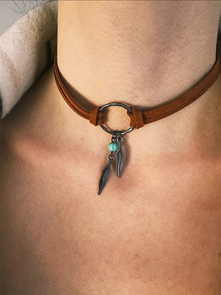 Γυναικείο κολιέ τσόκερ με boho φτερά – λουράκι από τεχνητό σουέτ με τιρκουάζ χάντρα, ρυθμιζόμενο κόσμημα φεστιβάλ για ελεύθερο πνεύμα εφήβους και ενήλικες, ιδανικό για καλοκαιρινές εξόδους, συναυλίες 2025 - $7.99 –P4