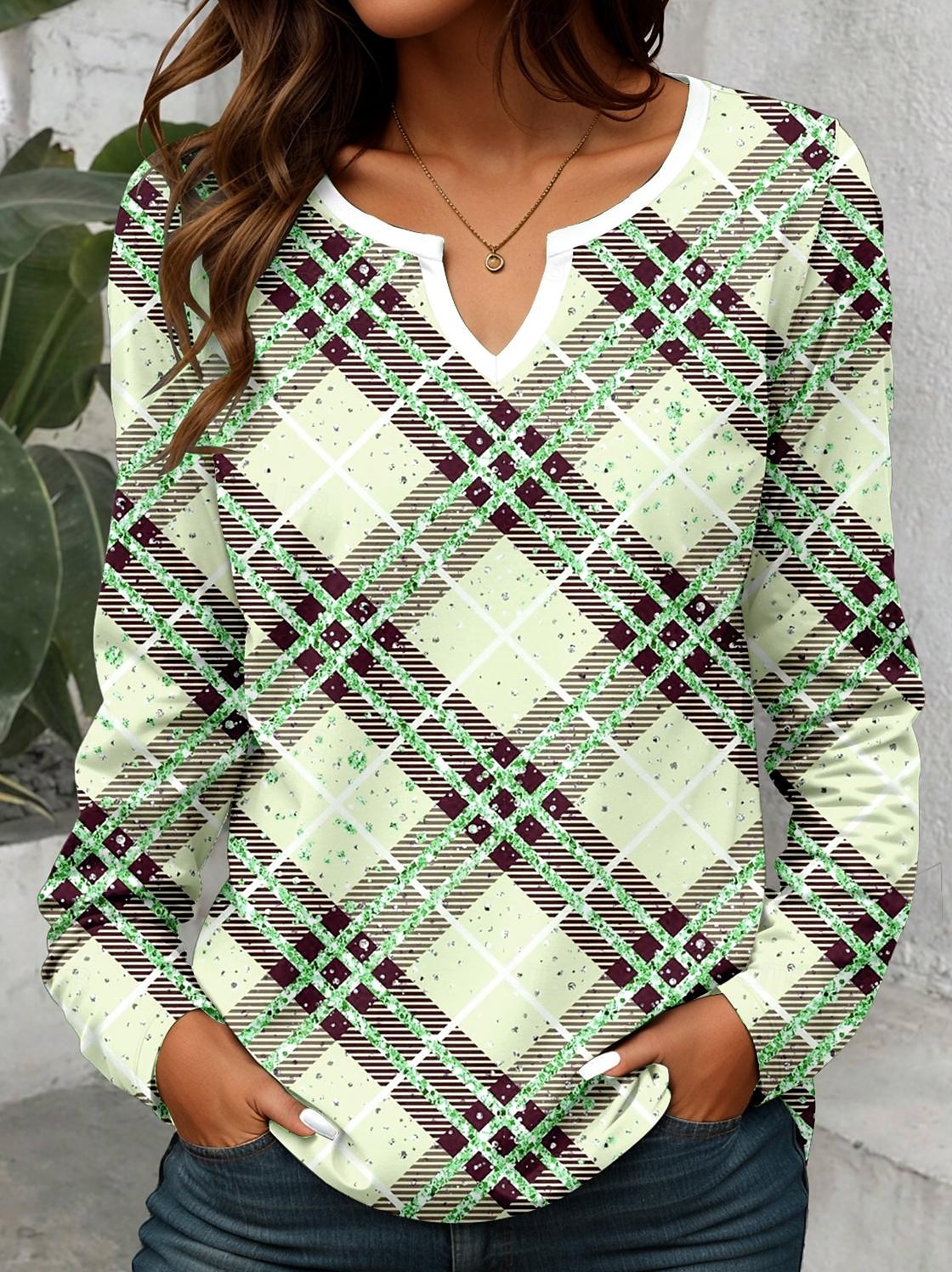 Femmes T-shirt Graphique Géométrique Plaid ancien Élégant Classique manche longue Col en V Encolure en V Hauts Réguliers Quotidien Week-end Impression 3D Imprimé Vert Claire Rose Claire Bleu clair de 2025 ? $24.99 –P3