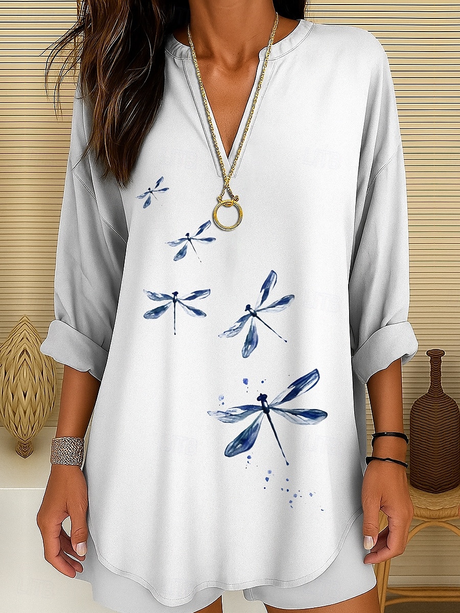 Femmes Chemisier Graphique Animal Libellule Bohème ancien Tropical manche longue Col en V Hauts Réguliers Quotidien Fête Tenue de plage Imprimé Noir Blanche Rouge Bleu Violet Été Printemps de 2025 ? $24.99 –P1