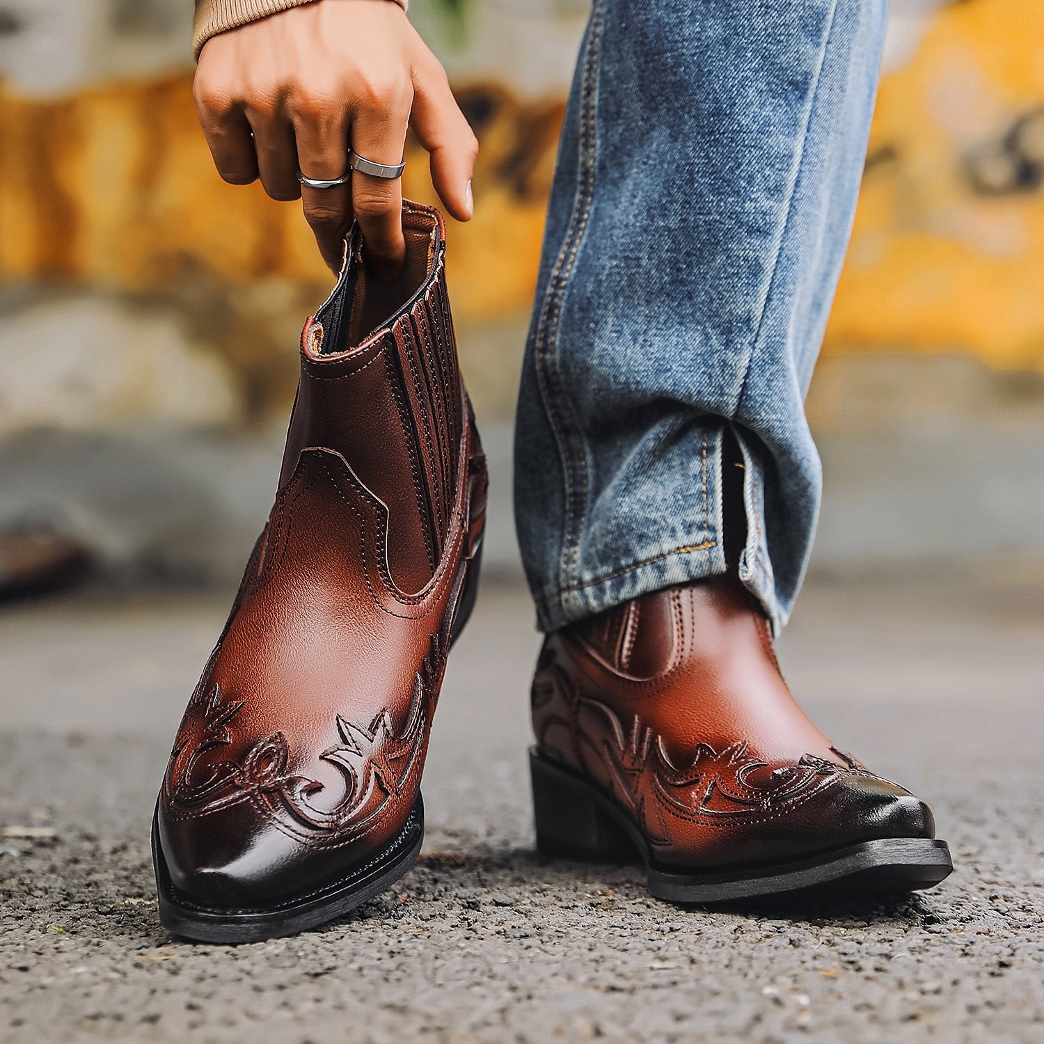 Bottines de cowboy en cuir marron style western pour homme avec motif flamme brodé – bottes tendance pour événements country, rodéos et tenues décontractées de 2025 ? $59.99 –P7