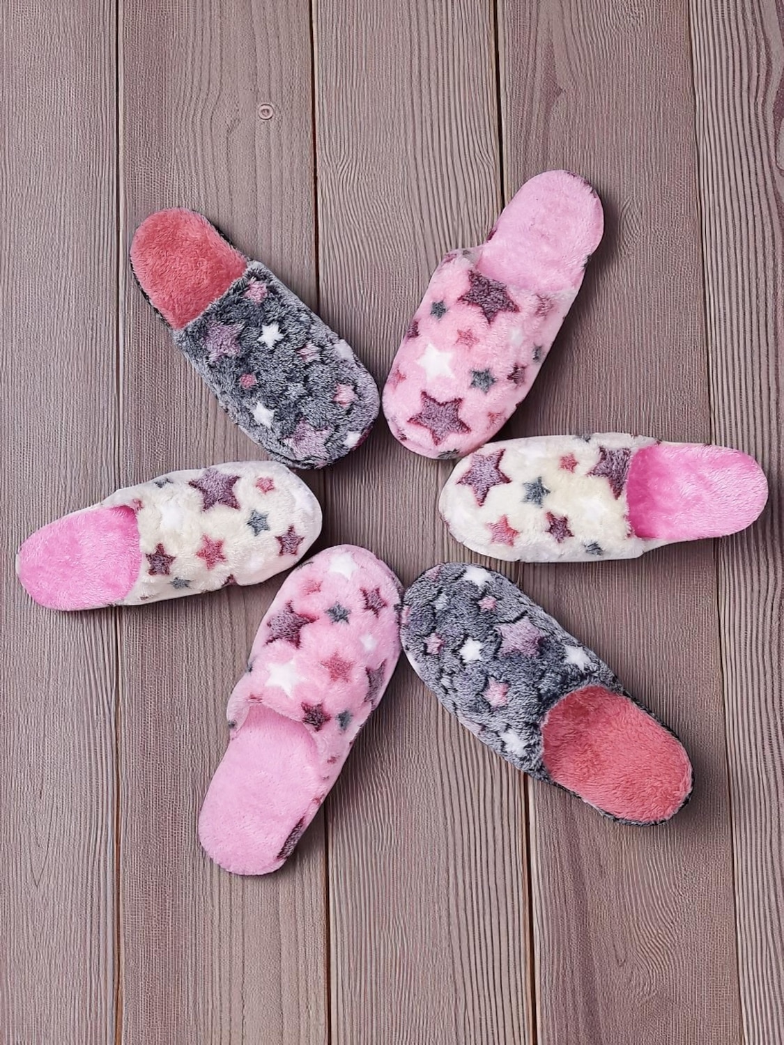 Women's Fuzzy Star Print Indoor Slippers – Cozy Faux Fur Winter House Shoes for Living Room, Bedroom & Holiday Mornings 2025 - $11.99 –P1
