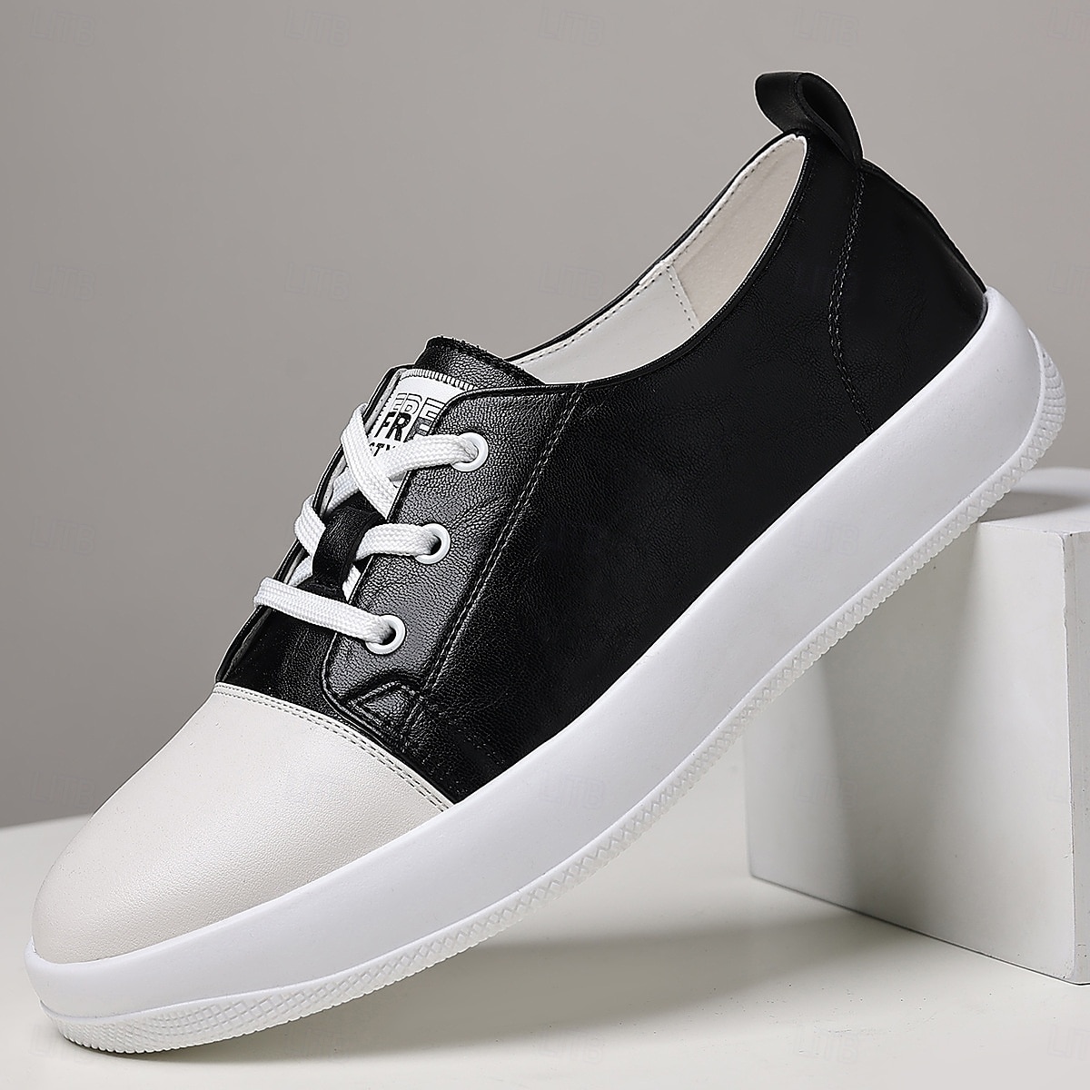 Herren-Sneaker aus blauem Kunstleder mit weißer Gummisohle – bequeme Schnürsneaker für Sport, Reisen und Freizeit 2025 - $34.99 –P1