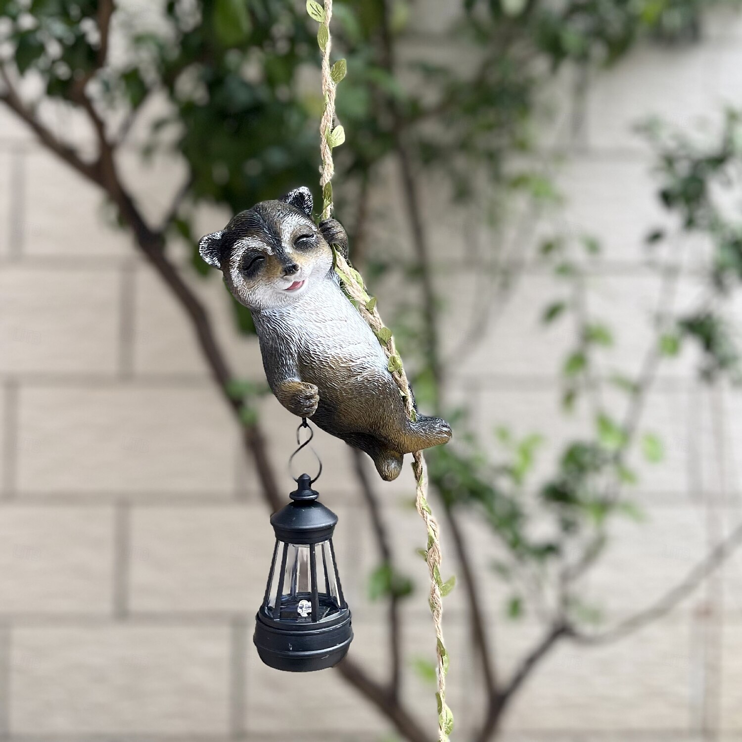 1 kpl kiipeilevä pesukarhupatsas, jossa on aurinkokennolla toimiva vedenpitävä valo, puutarhaterassilla ja parvekkeella riippuva koristevalo, söpö eläinmaisemavalo 2026 - $25.99 –P6