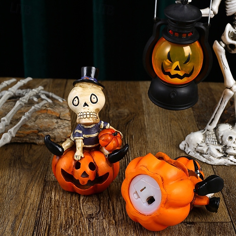 Decorazione di Halloween con teschio e zucca, lanterna di zucca e scheletro con LED lampeggianti colorati, accessorio spettrale per feste di Halloween, ideale per decorazioni interne ed esterne. del 2025 a $10.49 –P5