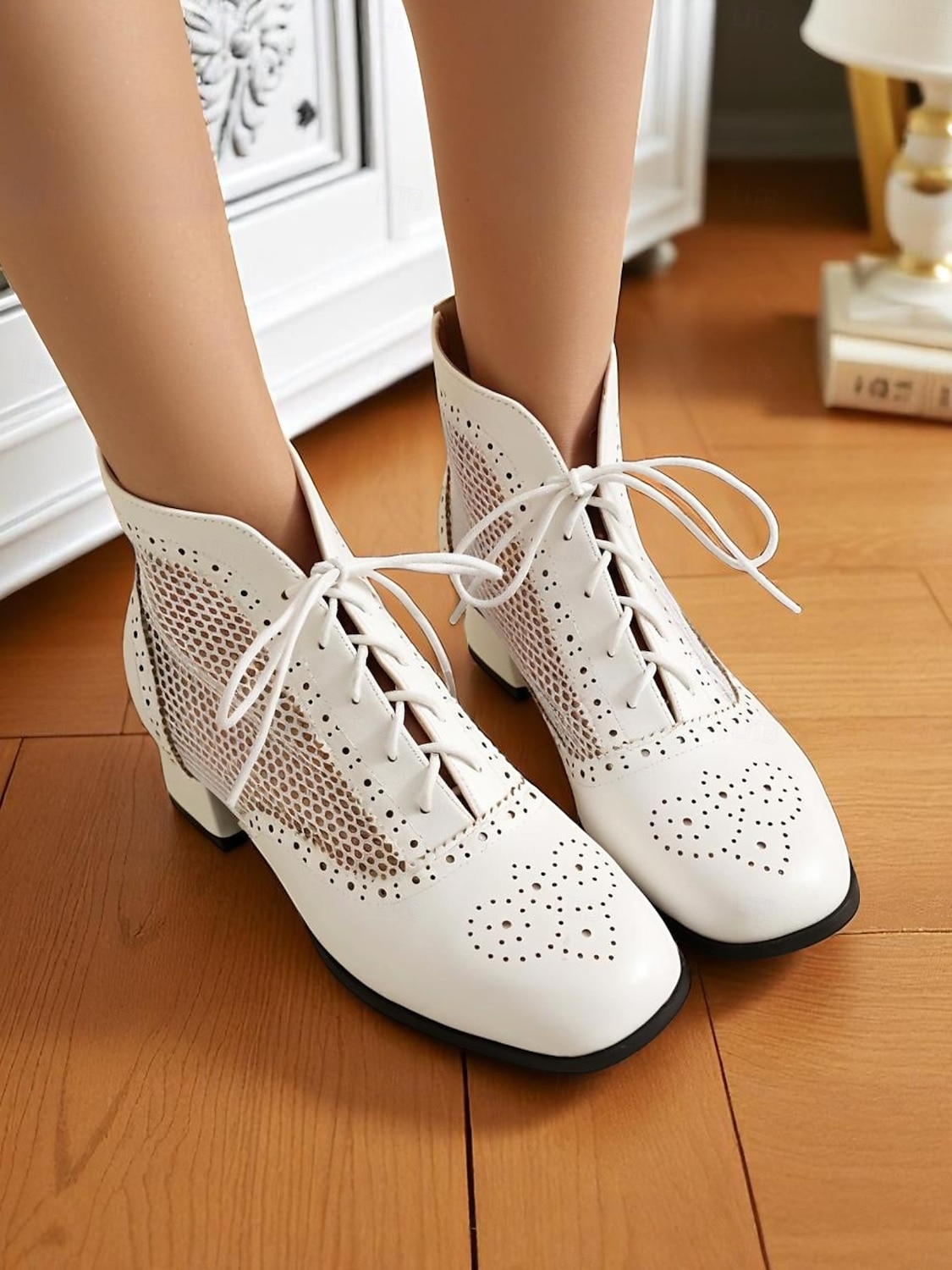Bottes Oxford blanches en maille édouardienne pour femmes des années 1910 - Chaussures de danse à lacets vintage avec motif découpé et talons épais pour les soirées jazz d'été et les costumes rétro de 2025 ? $46.99 –P1