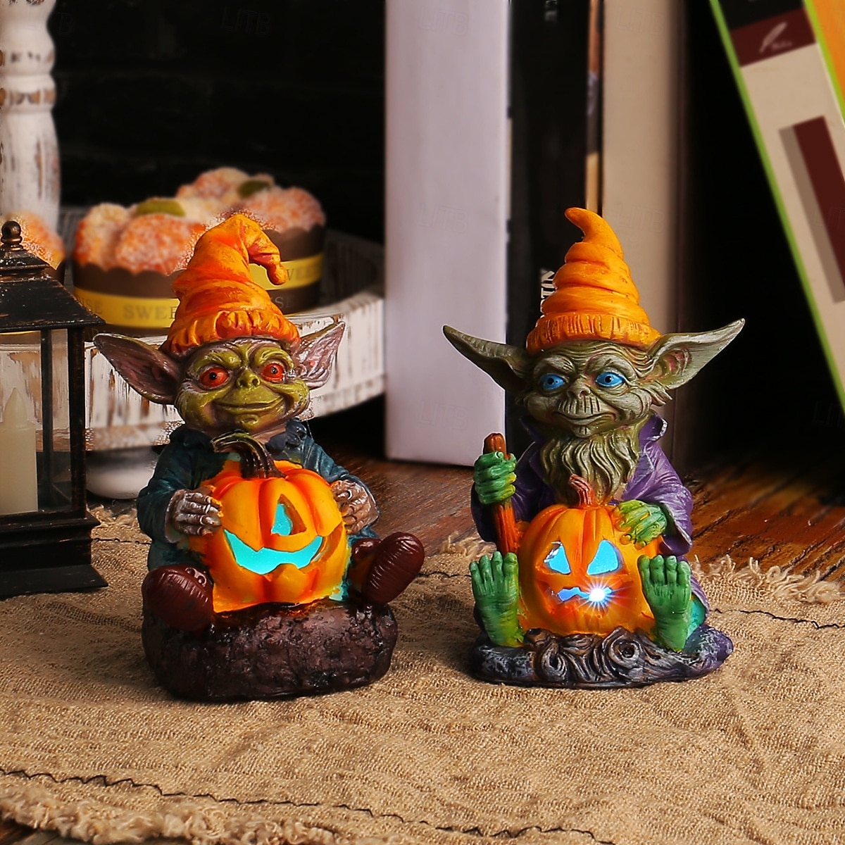 Φιγούρα ρητίνης καλικάντζαρου για το Halloween που κρατά κολοκύθα με φώτα, λαμπερό στολίδι ρητίνης ξωτικού, διακόσμηση σπιτιού για τραπέζι 2025 - $17.49 –P2