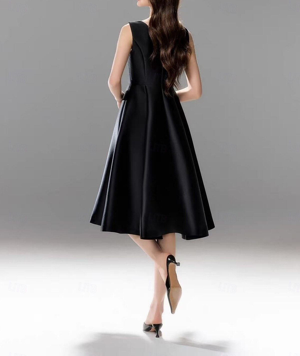 Abiti A-Line Homecoming Abito da Festa Abito di Laurea Lunghezza al Ginocchio Senza Maniche Collo a V Tasca Cotone Schiena a V con Tasca del 2025 a $158.99 –P2