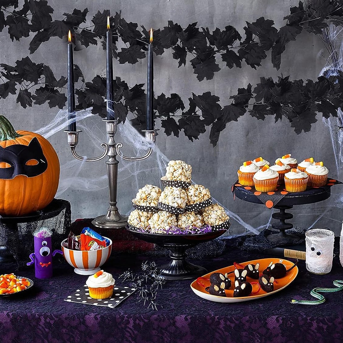 Guirnalda de Halloween, decoraciones negras de otoño para colgar en la pared, hojas de arce artificiales, enredadera de hojas de arce, liquidación de decoraciones de Halloween, decoración para el 2026 - $9.99 –P1