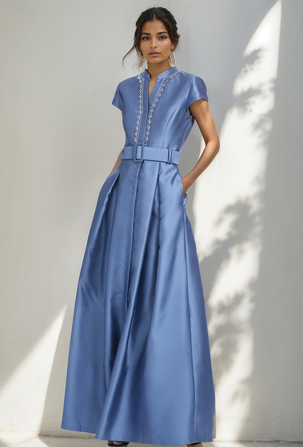 Abito da sera A-Line elegante abito formale per matrimonio lunghezza al pavimento maniche corte colletto camicia in satin con pieghe e cristalli tasche laterali del 2025 a $149.99 –P1