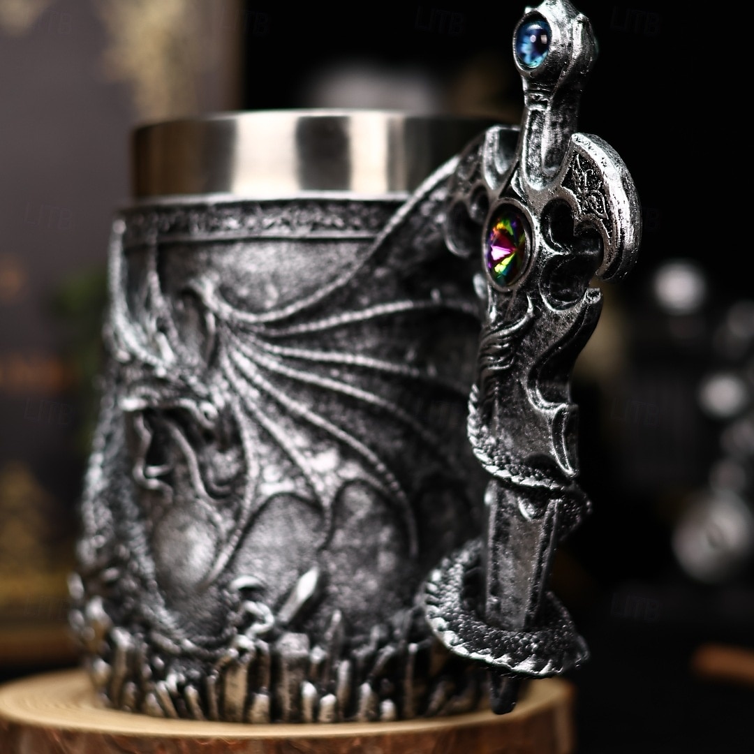 Boccale da birra con drago guerriero, regalo per l'Oktoberfest, boccale con drago di fuoco della mitologia occidentale, boccale con spada nordica, tazza da caffè e birra, regalo di Natale per uomo del 2025 a $32.99 –P7