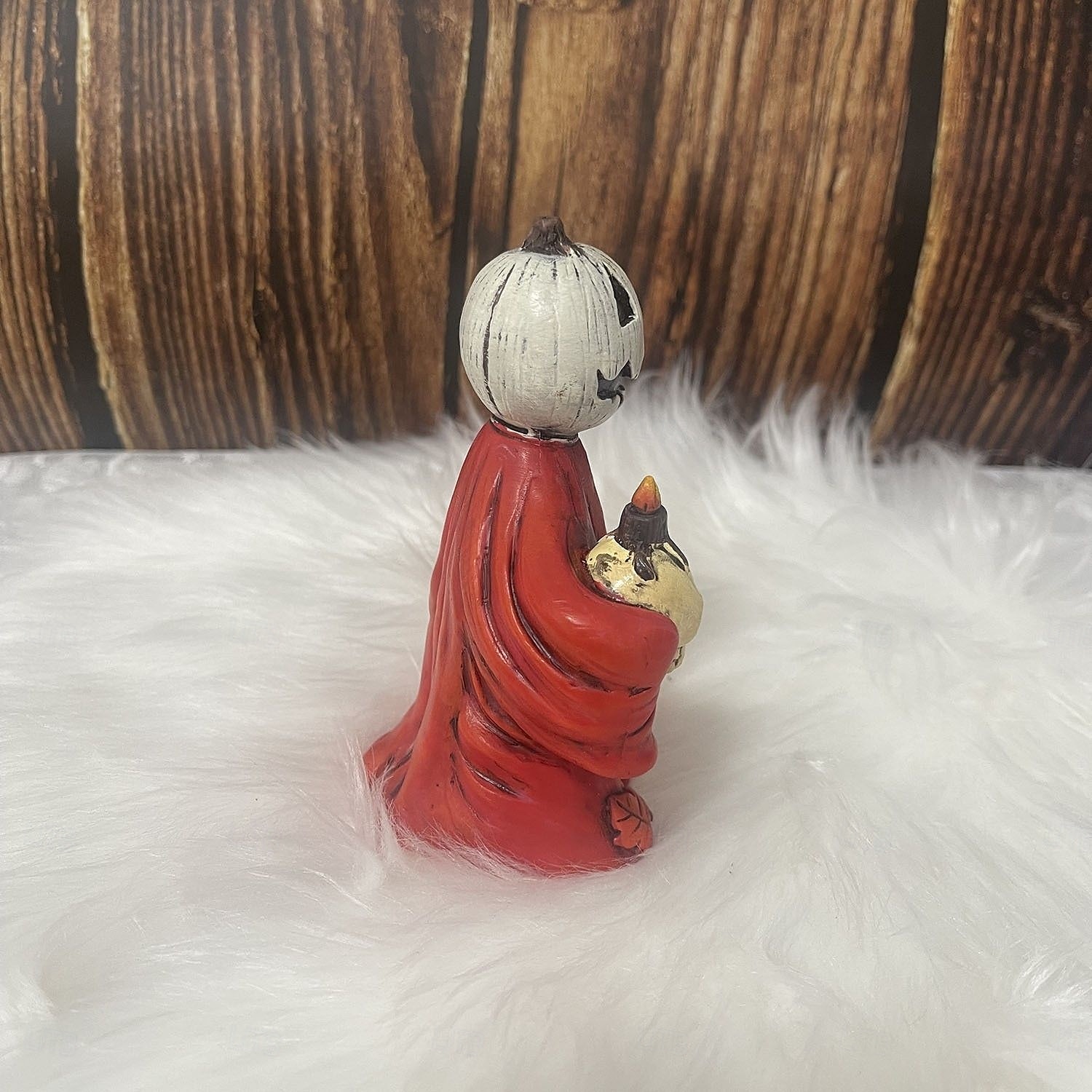Statuetta in resina raffigurante una zucca di Halloween, decorazione da tavolo a forma di strega con mantello, decorazione spettrale per la casa, per ingresso, mensola, scaffale, esposizione interna del 2025 a $19.49 –P11