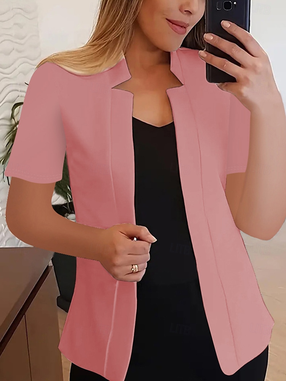 Femmes Blazer Confortable Respirant Coupe ajustée Mode Moderne Uni Travail Quotidien Régulier Col montant Coupe régulière Manches courtes Vêtements d'extérieur Noir Blanche Jaune Été de 2025 ? $24.99 –P1