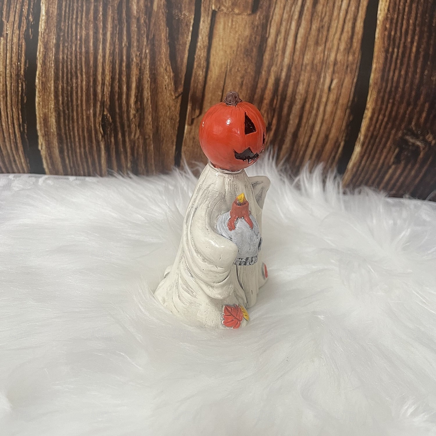 Statuetta in resina raffigurante una zucca di Halloween, decorazione da tavolo a forma di strega con mantello, decorazione spettrale per la casa, per ingresso, mensola, scaffale, esposizione interna del 2025 a $19.49 –P5