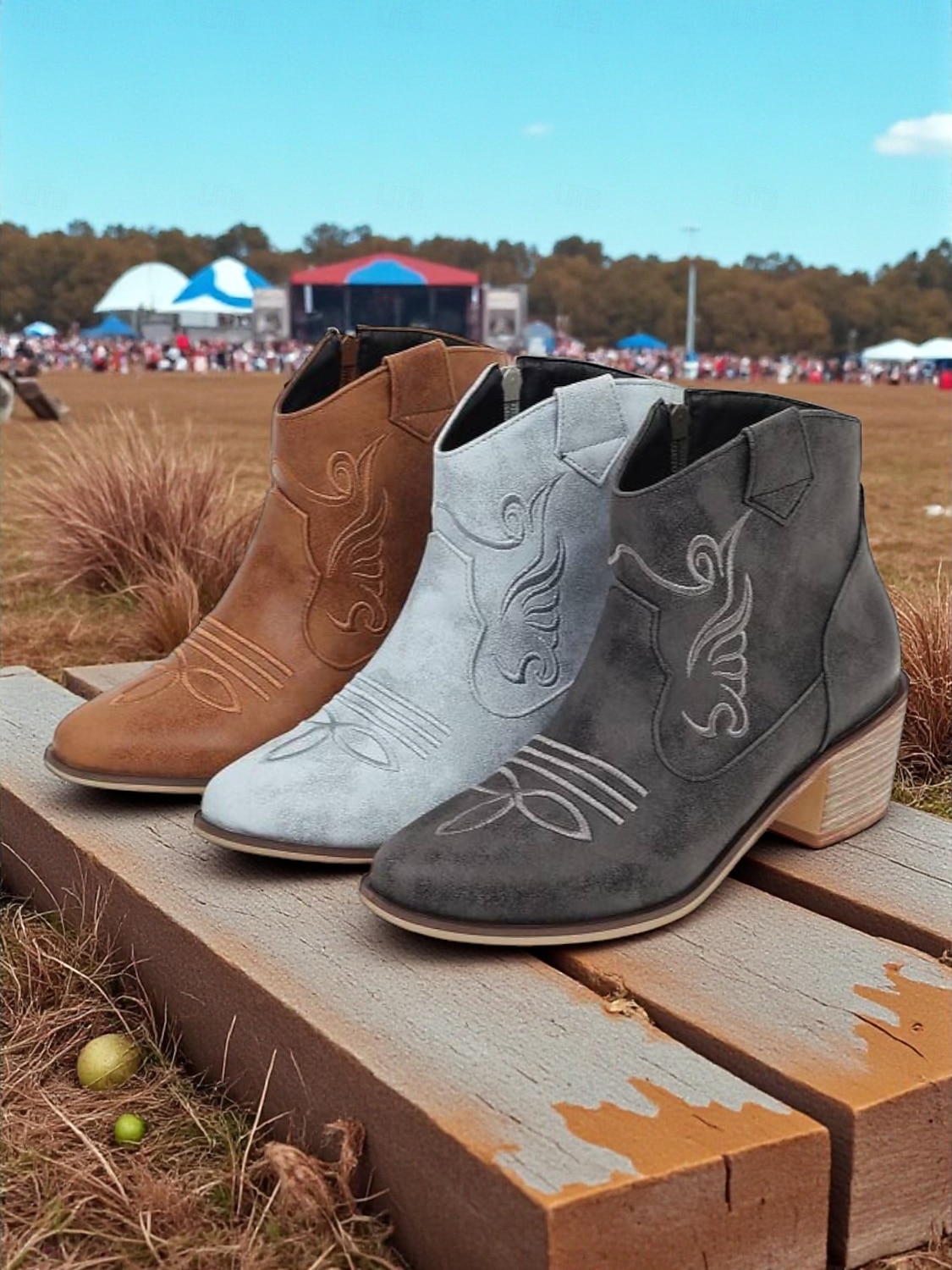 női világoskék velúr western bokacsizma – hímzett, hegyes orrú cowboy csizma country koncertekre, fesztiválokra és szabadtéri őszi szettekhez 2025 - $54.99 –P1