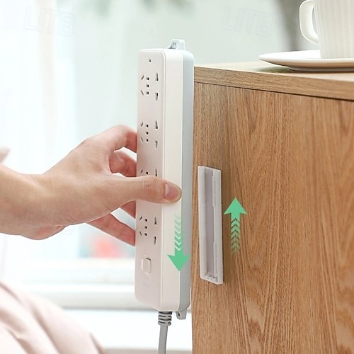 Supporto per presa adesivo senza foratura da 4 pezzi, staffa di fissaggio per multipresa autoadesiva, organizer per prese senza foratura per router, prolunga e gestione cavi del 2025 a $9.99 –P4