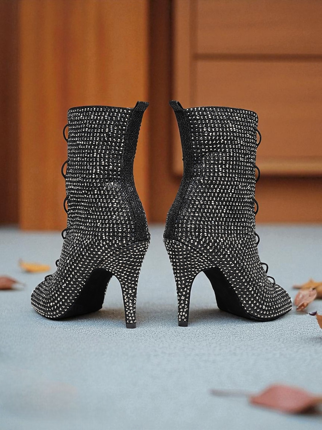 Bottines de danse à bout ouvert et strass pour femmes - bottines à talons courts et lacets scintillants pour les spectacles de salon et de scène latins de 2025 ? $69.99 –P8