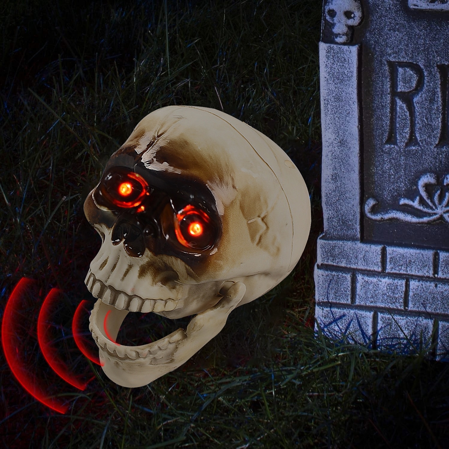 2025年 ハロウィーンの電動スカルヘッド。サウンドコントロールセンサーが光り、怖い口が開いていて、いたずらや飾りとして吊り下げられます。  コレクション – $18.99 –P1