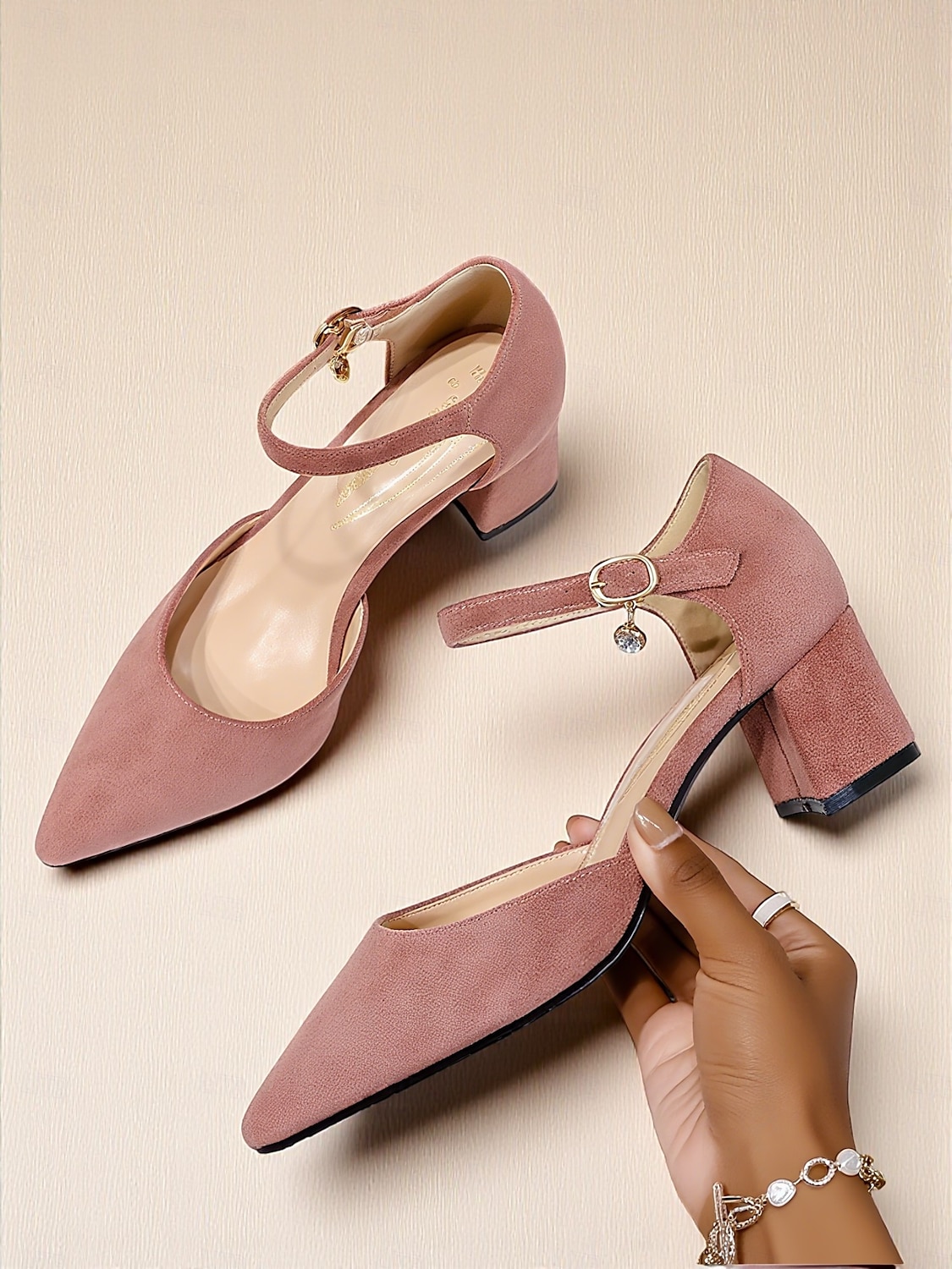 Escarpins à talons compensés en daim rose pour femme, avec bride à la cheville – élégants escarpins à bout pointu et détails charmants pour mariages, fêtes et tenues de bureau de 2025 ? $46.99 –P3