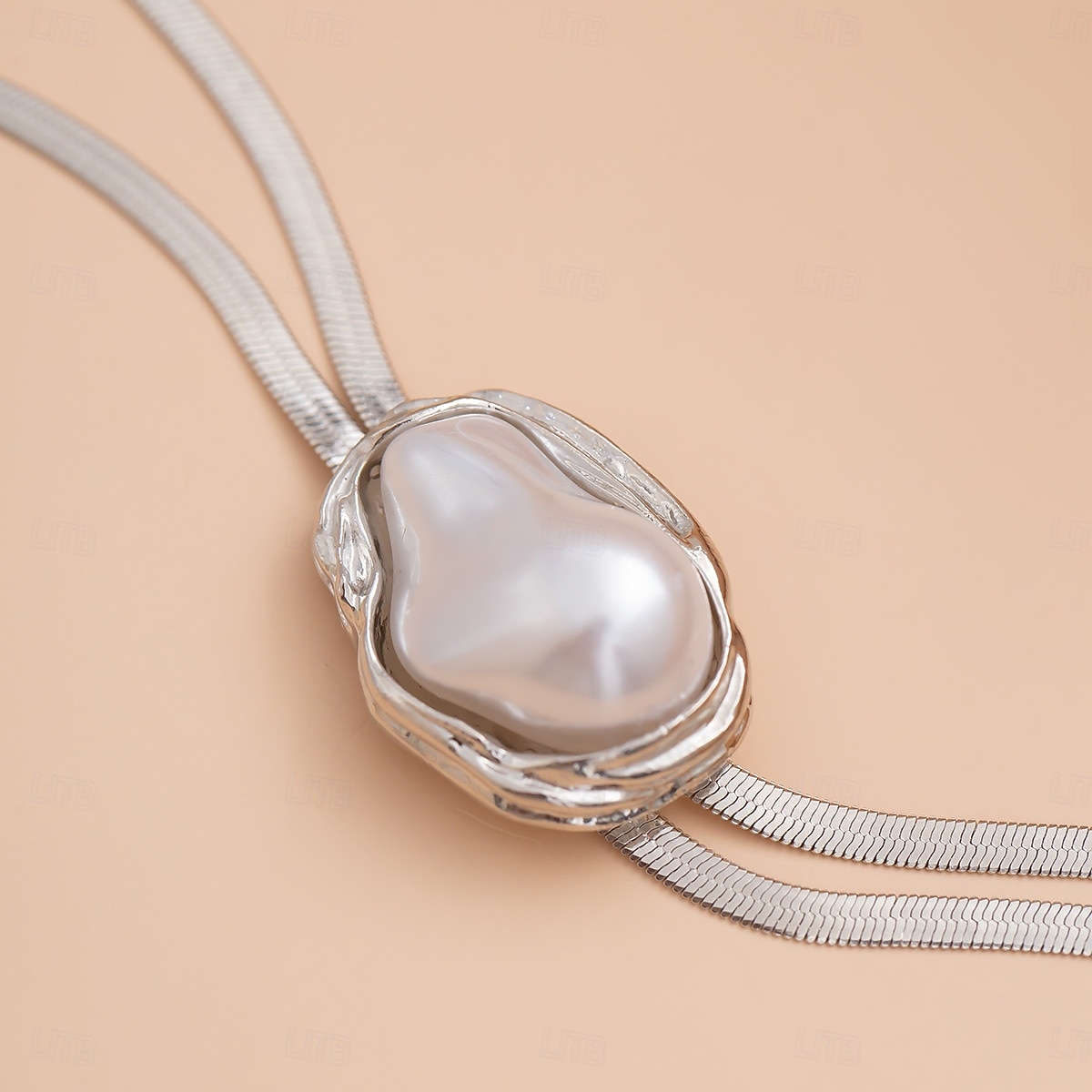 2025年 不規則なパールペンダントが付いたレディースのロングゴールドラリアットネックレス。デートやパーティー、イブニングウェアにぴったりのエレガントなステートメントジュエリーです。  コレクション – $11.99 –P5