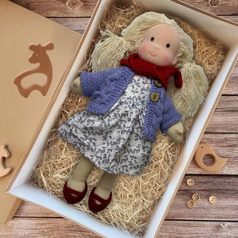 Poupée Waldorf faite à la main, bébé fille avec ensembles de vêtements - poupée en peluche douce de 11,8 pouces pour les tout-petits, cadeau de Noël idéal pour les enfants de 2025 ? $55.99 –P1