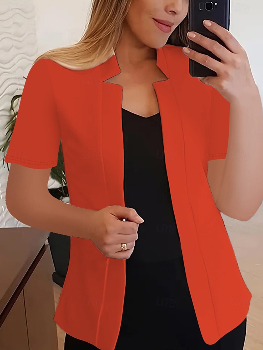 Femmes Blazer Confortable Respirant Coupe ajustée Mode Moderne Uni Travail Quotidien Régulier Col montant Coupe régulière Manches courtes Vêtements d'extérieur Noir Blanche Jaune Été de 2025 ? $24.99 –P2