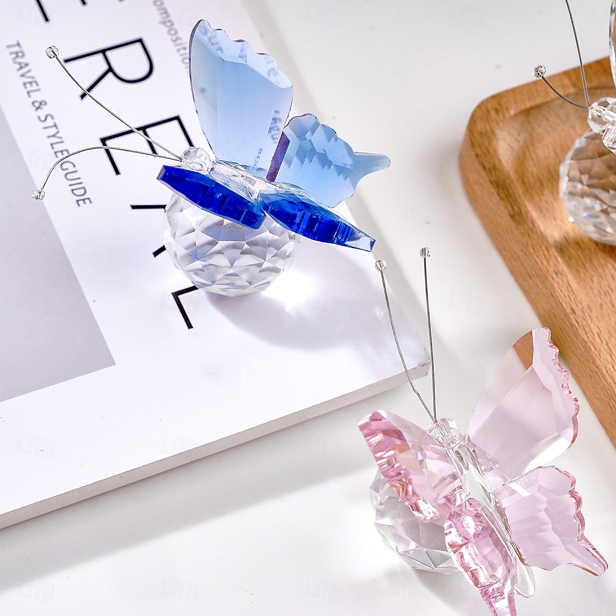 kristályüveg pillangófigura átlátszó gömb alakú talppal, elegáns üveg állatszobor lakberendezéshez, átlátszó pillangó dísz polcra, asztalra vagy ajándéktárgynak 2026 - $10.99 –P4