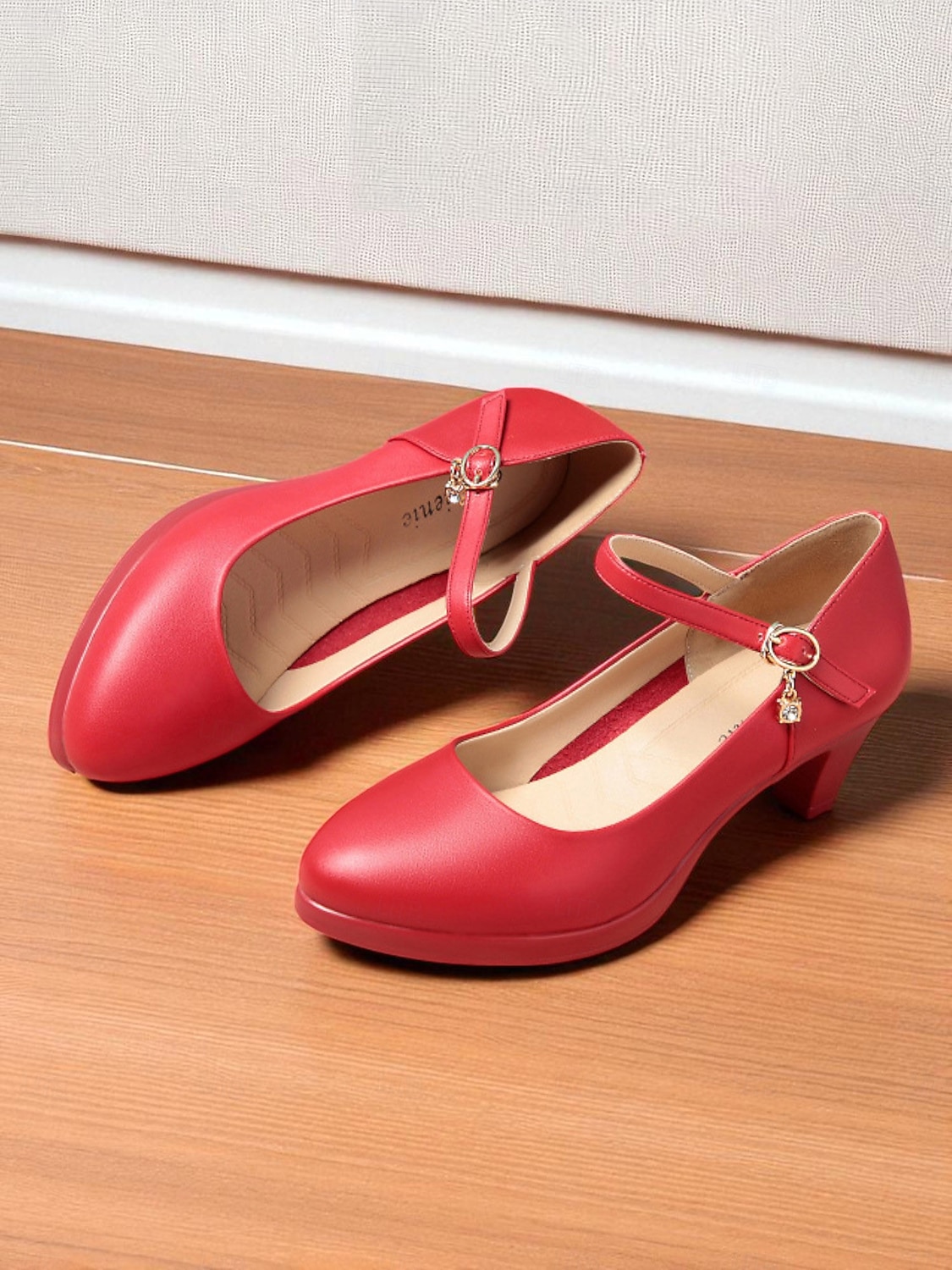 Escarpins Mary Jane rouges à talon moyen pour femmes – chaussures habillées classiques à bout rond avec bride à la cheville et breloque pour dames, idéales pour le bureau, l'église ou les événements semi-formels de 2025 ? $42.99 –P3
