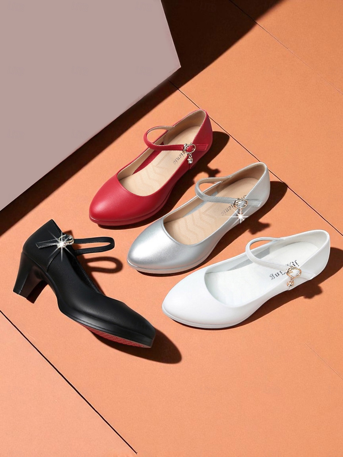 Escarpins Mary Jane rouges à talon moyen pour femmes – chaussures habillées classiques à bout rond avec bride à la cheville et breloque pour dames, idéales pour le bureau, l'église ou les événements semi-formels de 2025 ? $42.99 –P1