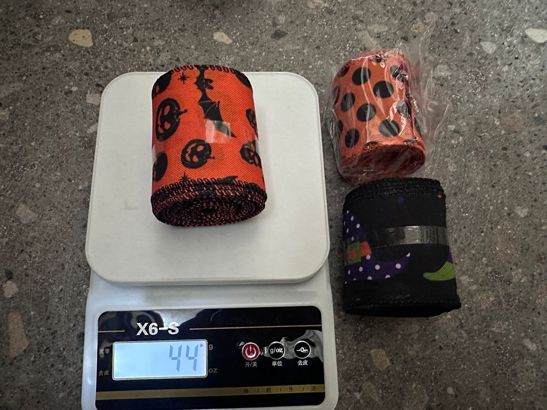 Nastro con bordo rinforzato per Halloween, 4 rotoli, nastro stampato a forma di pipistrello, ragno, zucca, gambe di strega, cappello, pois, nastri in grosgrain per Halloween, ghirlanda per la casa, del 2025 a $9.49 –P6