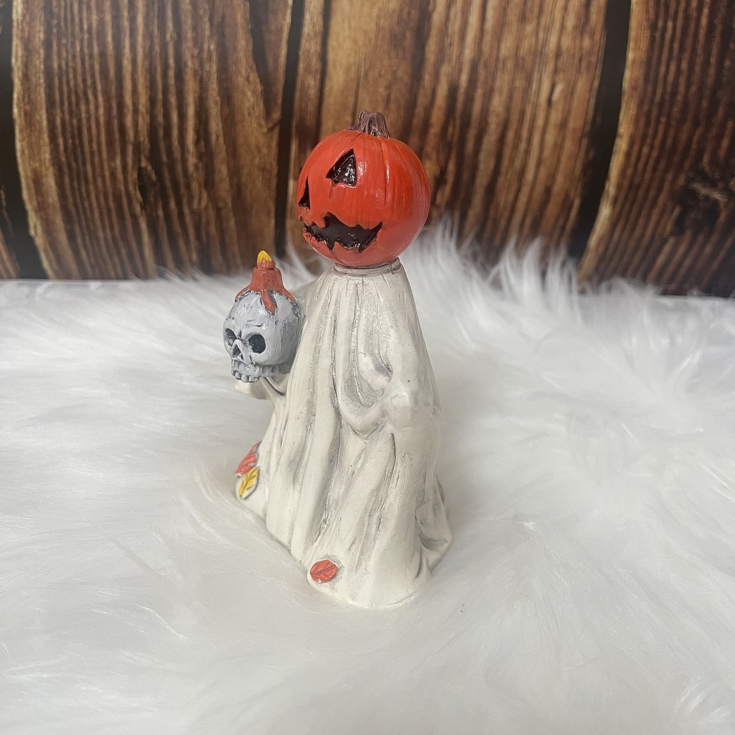 Statuetta in resina raffigurante una zucca di Halloween, decorazione da tavolo a forma di strega con mantello, decorazione spettrale per la casa, per ingresso, mensola, scaffale, esposizione interna del 2025 a $19.49 –P3