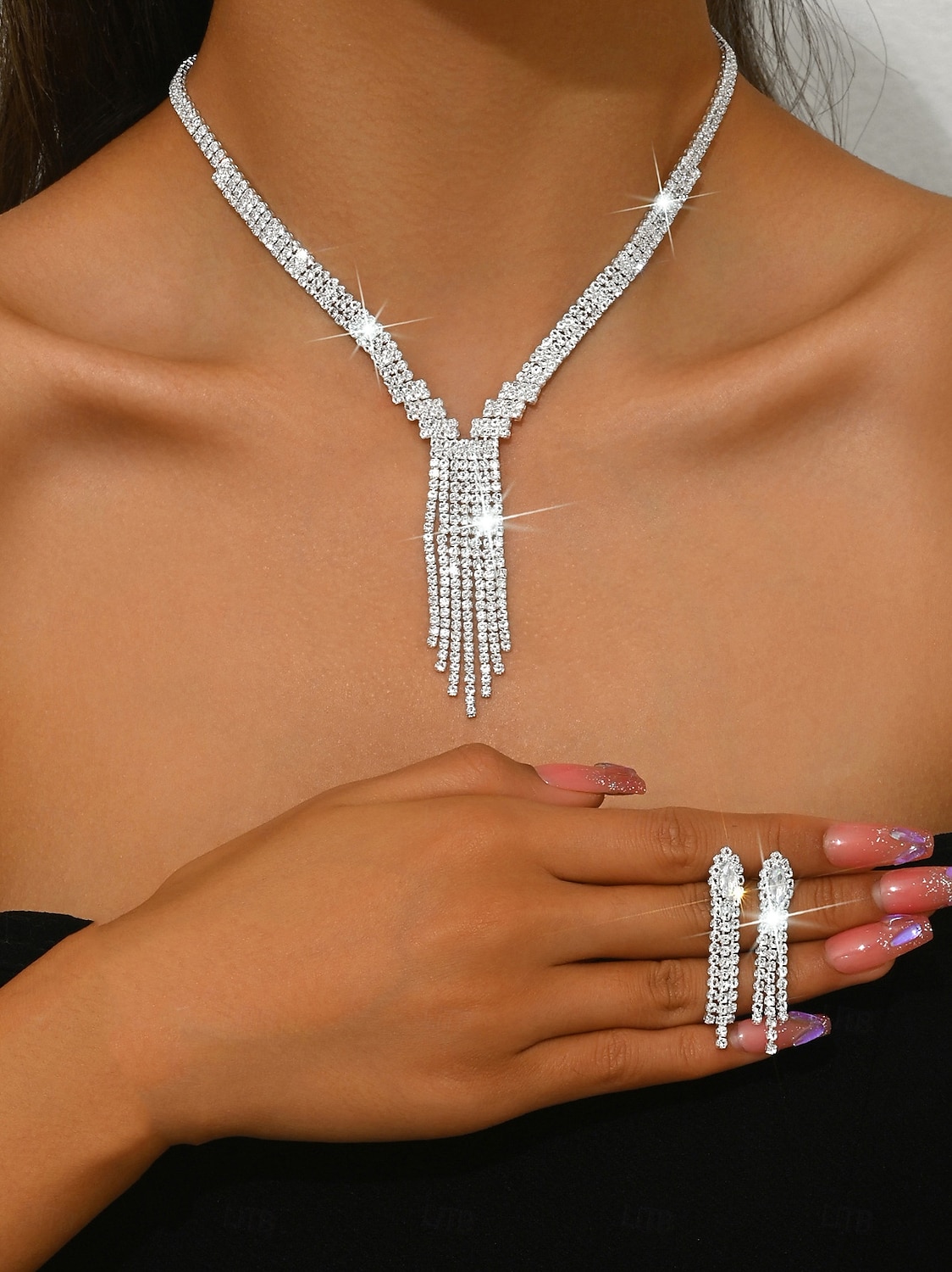 Set met fonkelende strass-sieraden voor dames - elegante zilveren ketting, armband, oorbellen en ring, luxe statement accessoires voor avonddansen en cocktailparty's 2026 - $14.99 –P3
