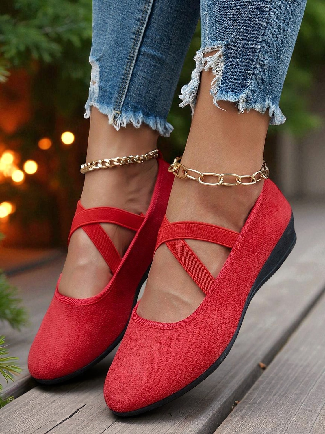 Rote Damen-Ballerinas aus Wildlederimitat mit gekreuzten Riemen – bequeme Mary-Jane-Schuhe mit niedrigem Keilabsatz für Weihnachtsfeiern, Herbstoutfits und entspannte Wochenendspaziergänge 2025 - $19.99 –P3