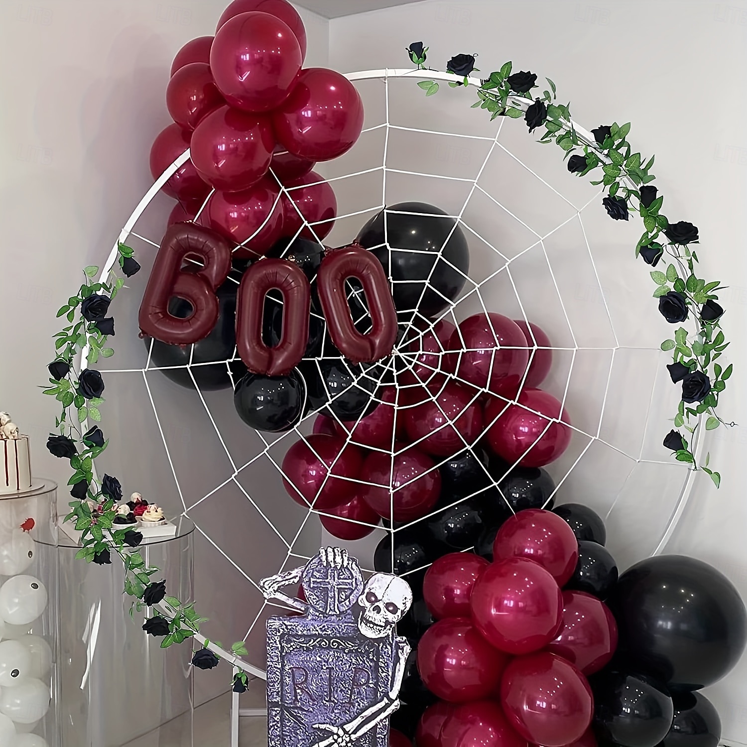 Guirnalda de rosas artificiales negras de 78 pulgadas, flores artificiales de plástico para colgar en la mesa, centro de mesa, carpa, espejo, decoración multifuncional para el hogar, Halloween, 2025 - $20.99 –P6