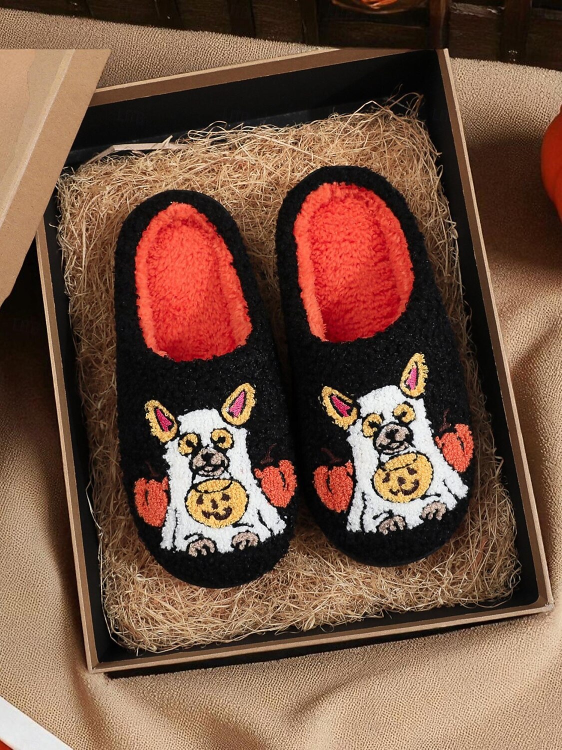 Chaussons unisexes en polaire brodés pour chien d'Halloween – chaussures d'intérieur confortables avec motif citrouille pour femmes et hommes de 2025 ? $14.99 –P3