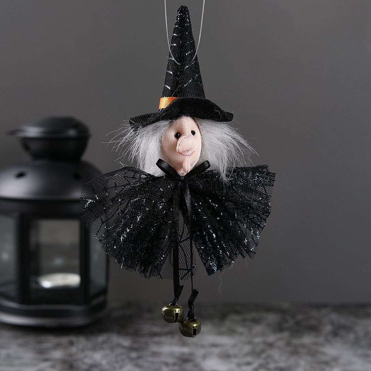 Závěsná ozdoba na halloweenskou panenku čarodějnice, kreslený zvonek s tylovou sukní, dýně, duch a plyšové přívěsky s černou kočkou pro vnitřní i venkovní halloweenské párty a domácí dekorace 2025 - $9.99 –P12