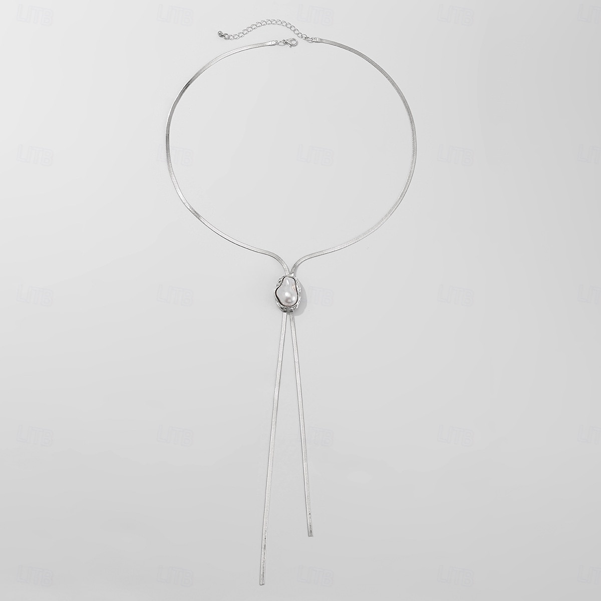 2025年 不規則なパールペンダントが付いたレディースのロングゴールドラリアットネックレス。デートやパーティー、イブニングウェアにぴったりのエレガントなステートメントジュエリーです。  コレクション – $11.99 –P8