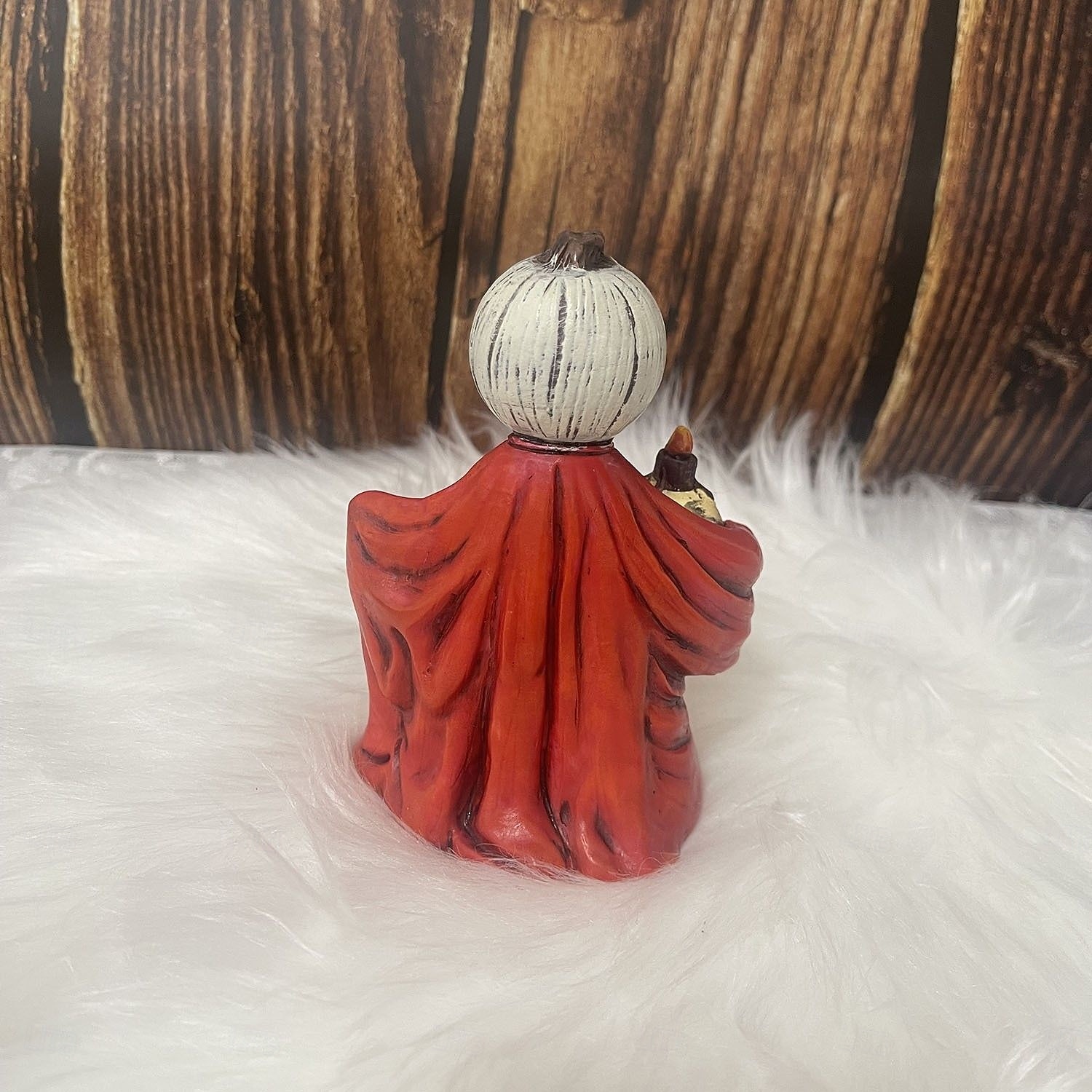 Statuetta in resina raffigurante una zucca di Halloween, decorazione da tavolo a forma di strega con mantello, decorazione spettrale per la casa, per ingresso, mensola, scaffale, esposizione interna del 2025 a $19.49 –P12