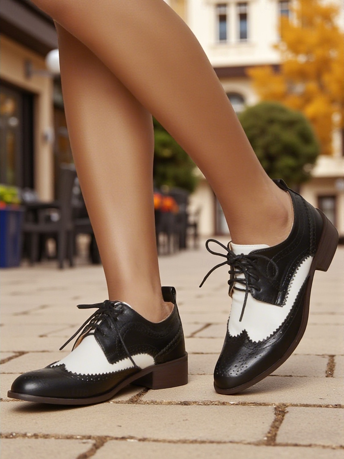 női fekete-fehér szárnyas oxford cipő - 1950-es évekbeli vintage brogue fűzős bőr alkalmi cipő irodába, hétköznapi kirándulásokra és retró ihletésű divatba 2025 - $46.99 –P3