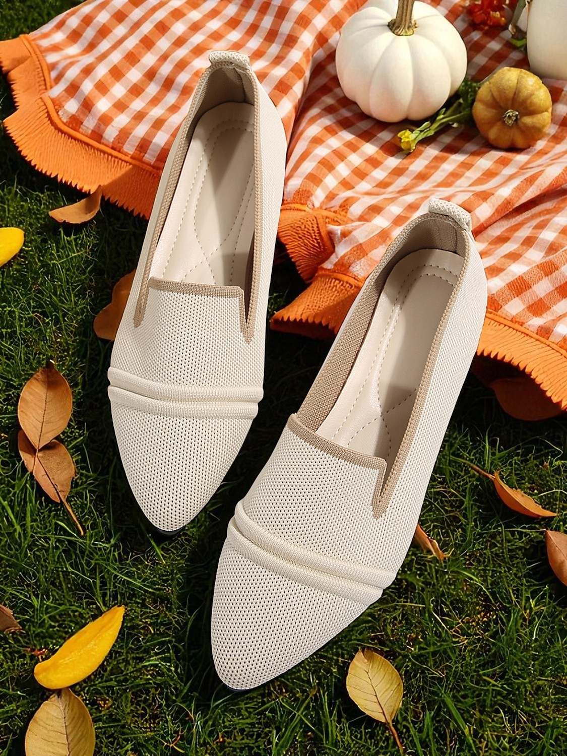 Ballerines Flyknit beiges pour femmes à bout pointu – des ballerines légères et décontractées à enfiler pour les pique-niques d'automne, les champs de citrouilles et les cafés du week-end de 2025 ? $18.99 –P1