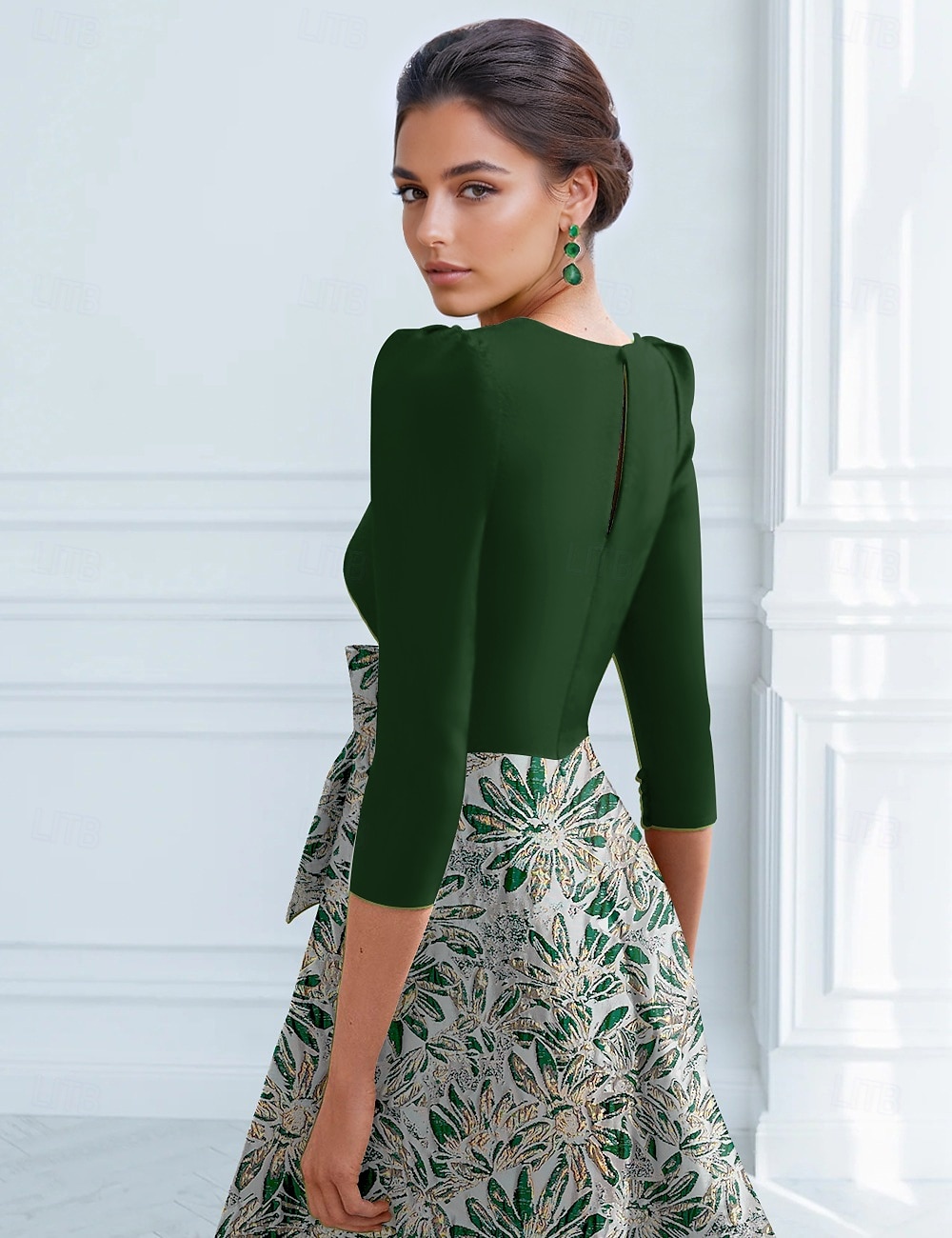 Abiti da cocktail a trapezio in jacquard floreale, eleganti, abiti da cerimonia, da sposa, lunghezza tè, lunghezza midi, maniche a 3/4, scollo a V, crêpe elasticizzata con fiocco(i), pieghe, tasca del 2025 a $145.99 –P3