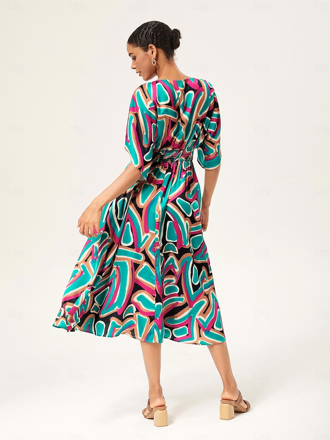 robe longue cintrée à manches chauve-souris abstraites et colorées de 2025 ? $71.99 –P10