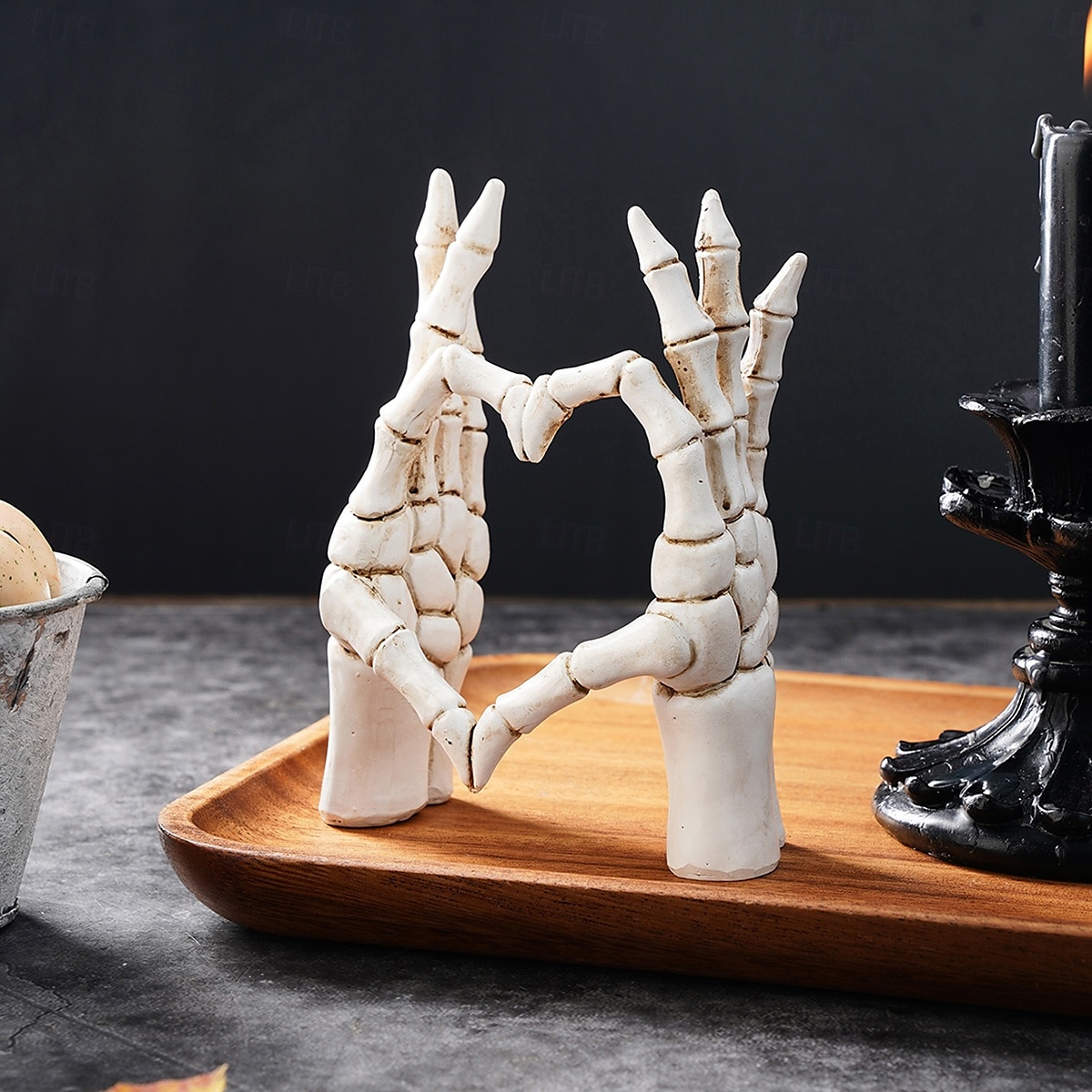 Halloween Resin Skeleton Heart Hands Decor, Skull Head with Skeleton Hands Forming Heart Shape, Spooky Tabletop Decoration for Halloween Party and Home Holiday Display 2025 - $17.49 –P9