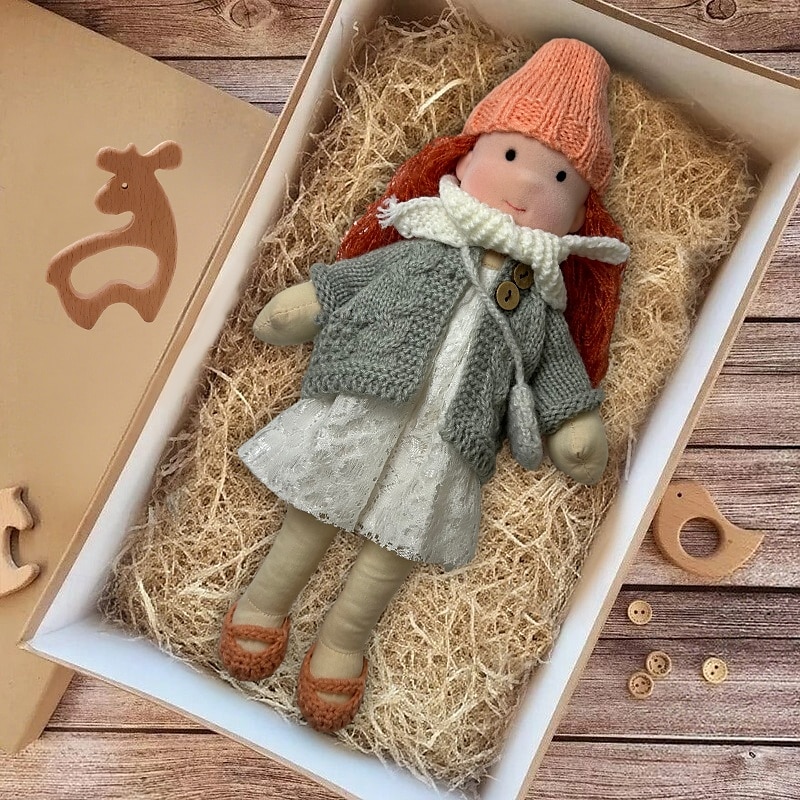 Boneca Waldorf feita à mão para bebês meninas com conjuntos de roupas - boneca de pelúcia macia de 11,8 polegadas para crianças pequenas, presente de Natal ideal para crianças de 2025 por $55.99 –P1